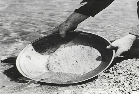 [COM]  Early gold mining in the Otago region, New Zealand