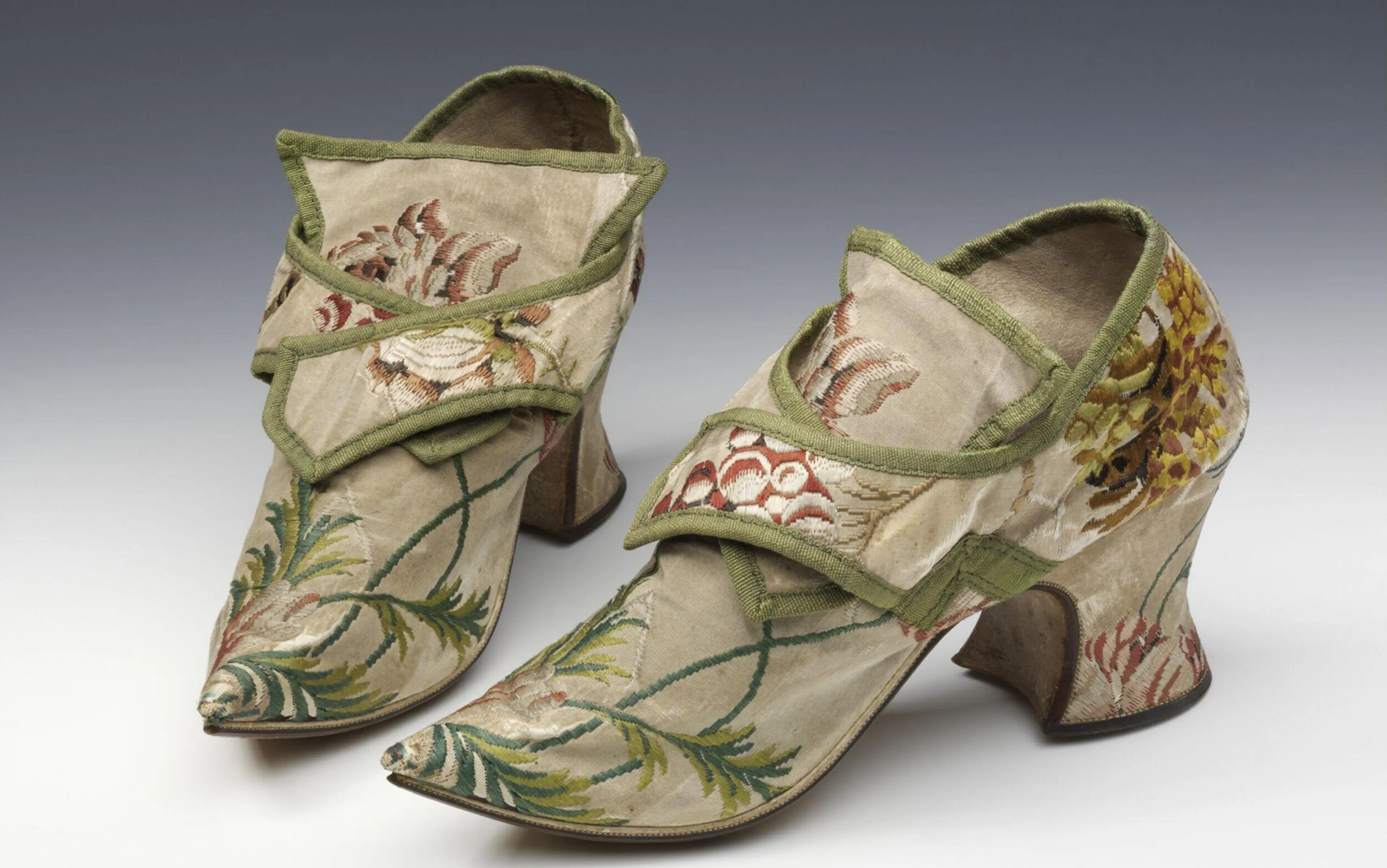 [COM] Walking and shoes in eighteenth-century London