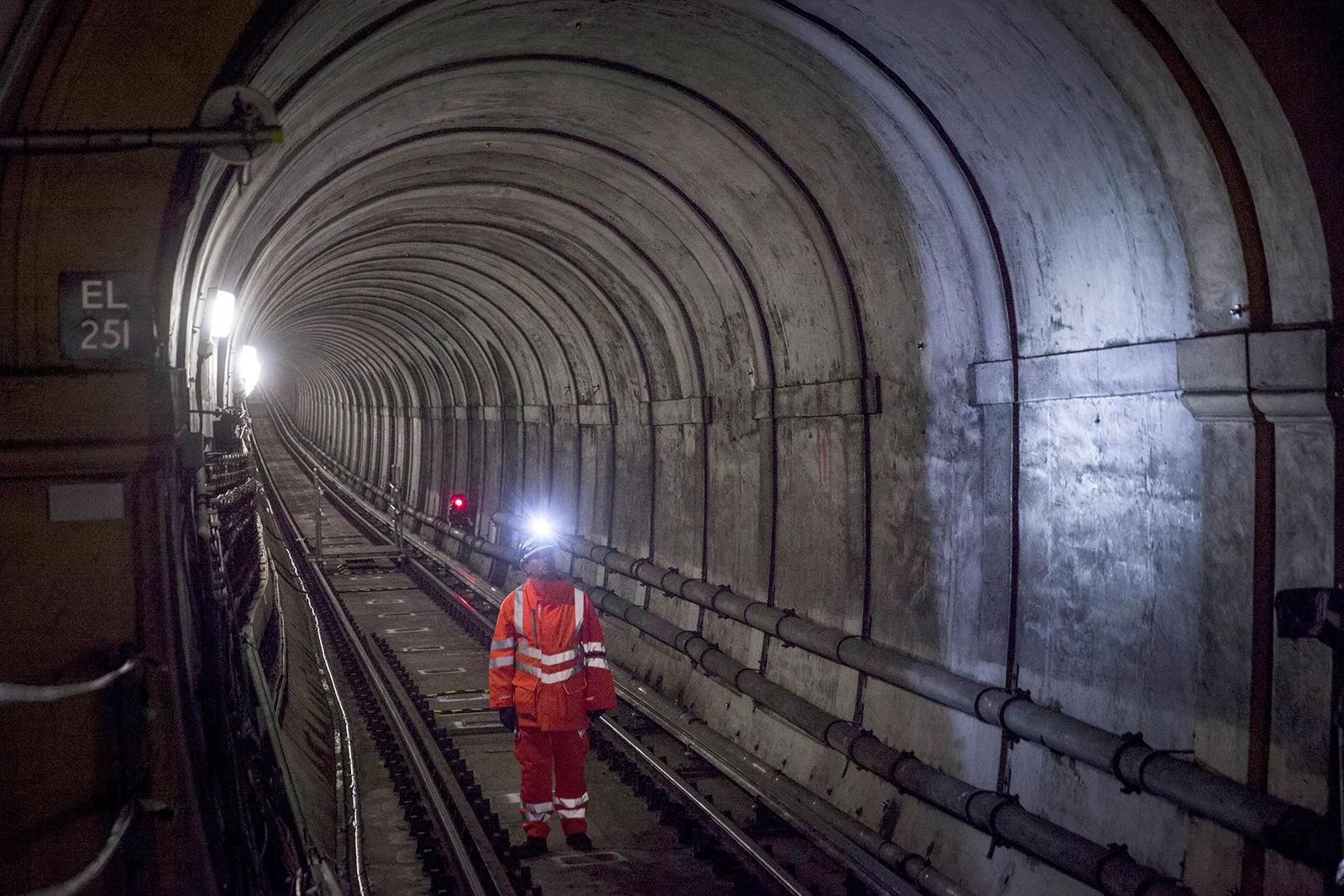 [COM] Tunnelling under the Thames